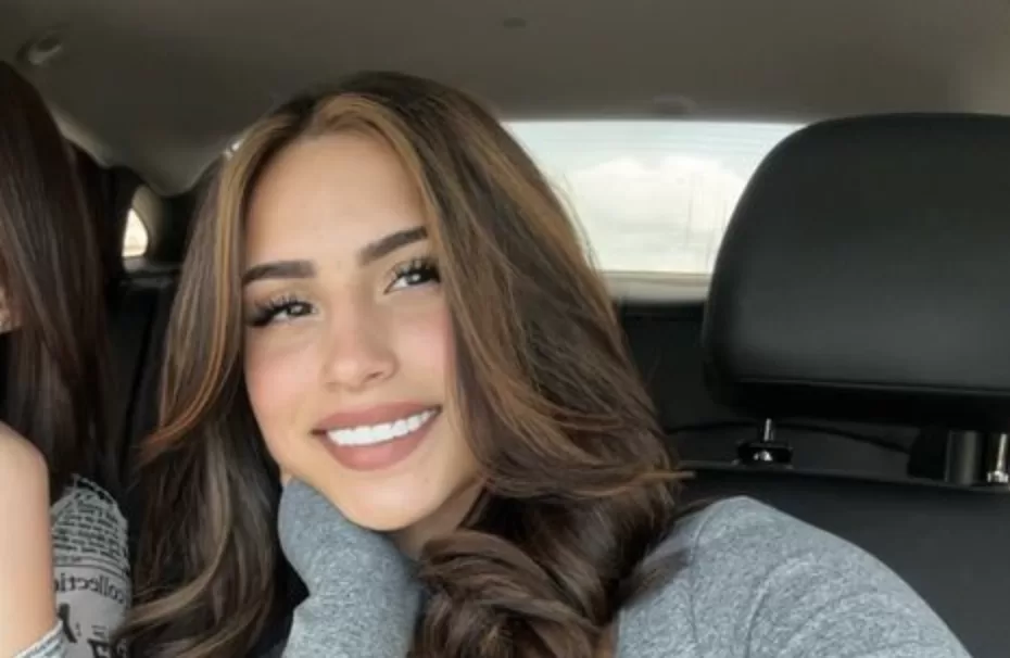 Angela Alvarez on Erome car selfie 